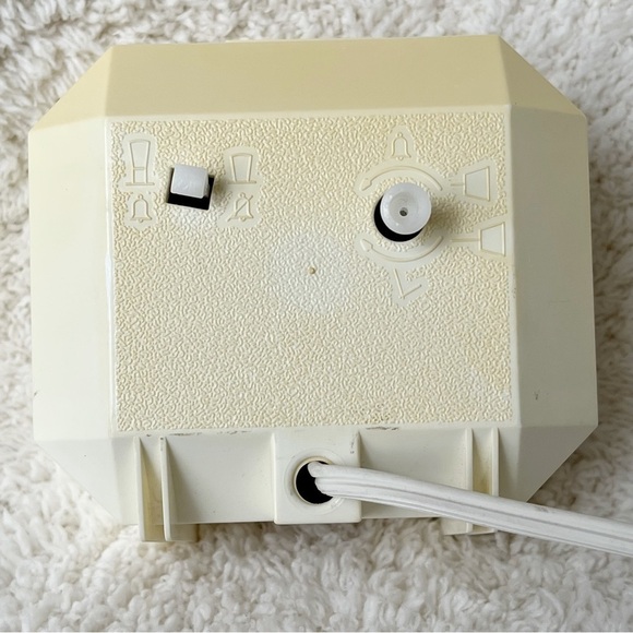 Looney Tunes Tweety Electric Alarm Clock Plastic Vintage 90's - Picture 2 of 4